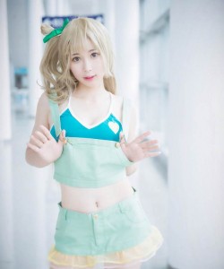 日本少女cosplay南小鸟酥胸美腿福利写真