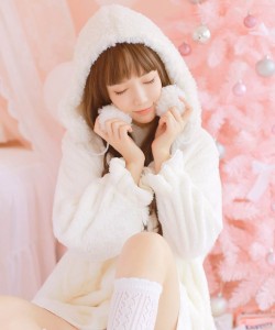 白丝袜日本少女卧室性感撩人写真图片